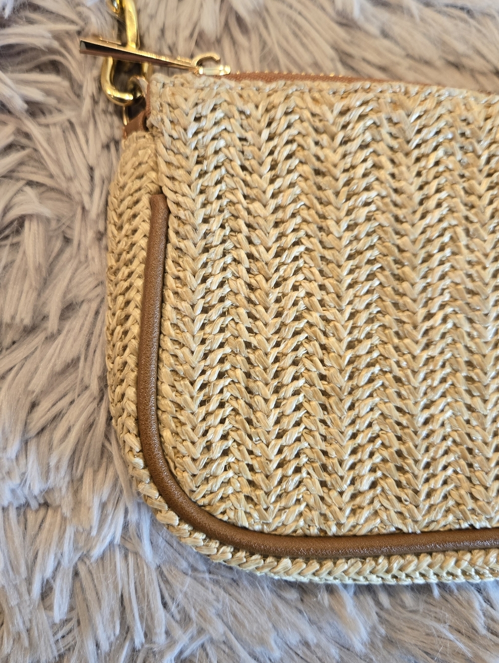 Grossi Woven Straw Bag with Gold Chain Handle - Picture 7 of 13